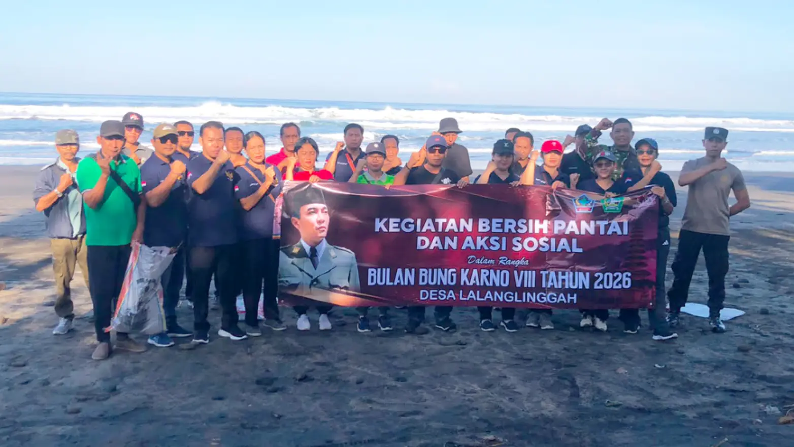 Pemerintah Desa Lalanglinggah Gelar Aksi Bersih Pantai Mekayu Sambut Bulan Bung Karno VIII