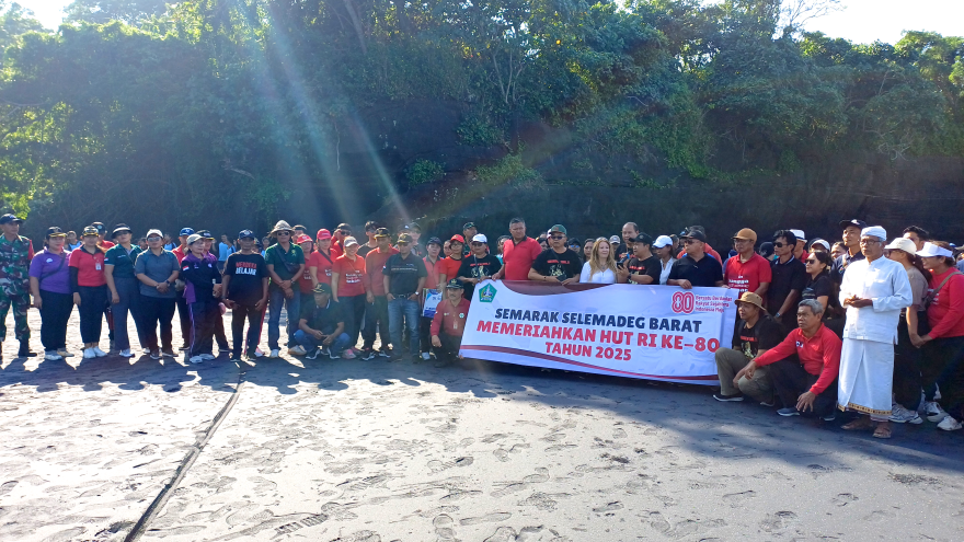 Semarak Selemadeg Barat Peringati HUT RI ke-80 dengan Pelepasan 80 Tukik dan Aksi Bersih Pantai di Desa Lalanglinggah